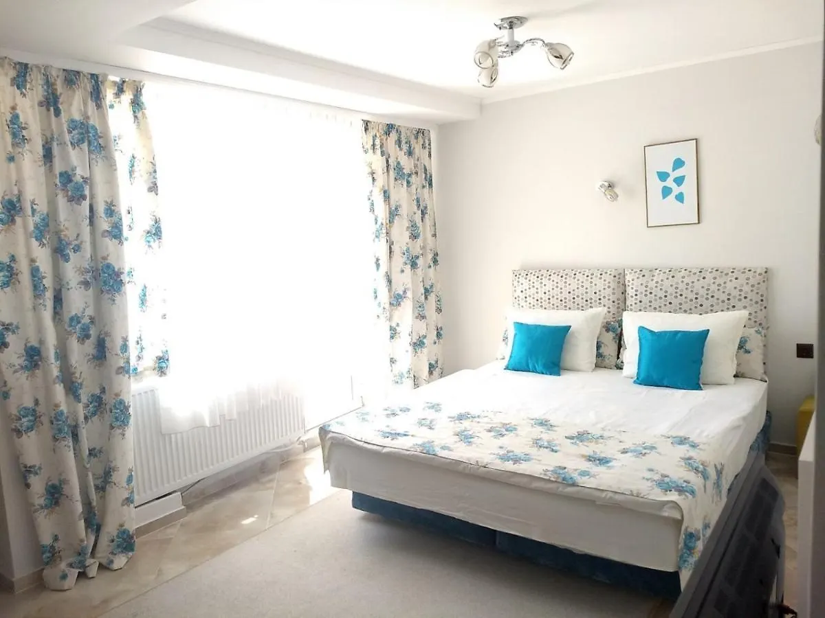White Rose Guest Rooms Бургас 2*,  Болгария