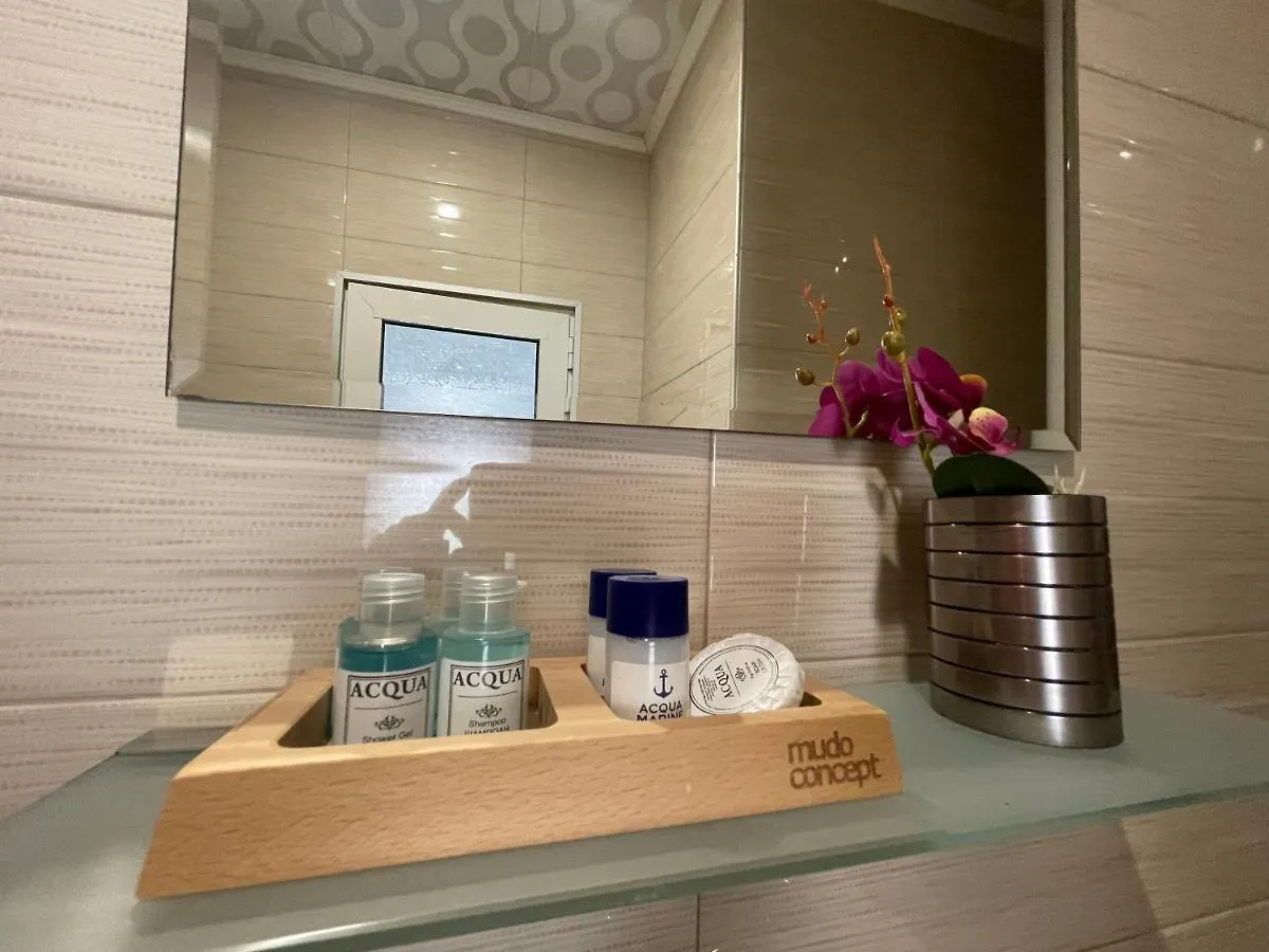 Отель White Rose Guest Rooms Бургас