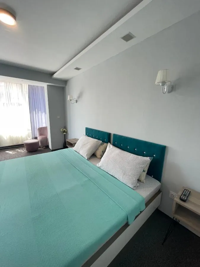 White Rose Guest Rooms Бургас Отель