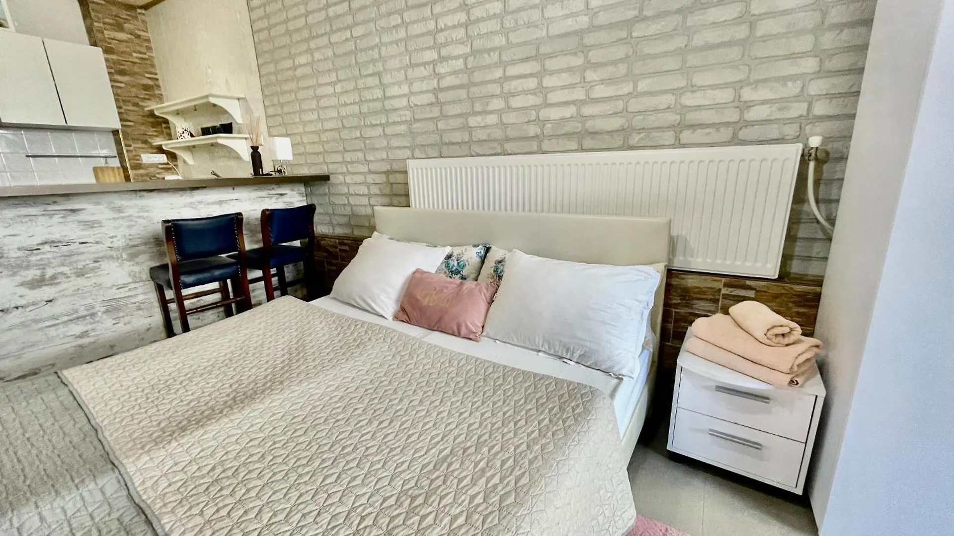 White Rose Guest Rooms Бургас 2*,  Болгария