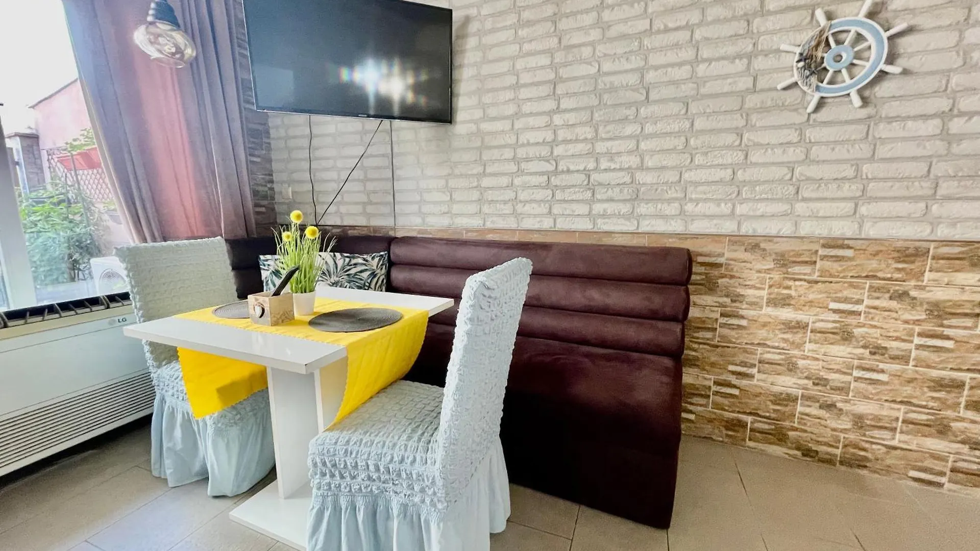 White Rose Guest Rooms Бургас Болгария