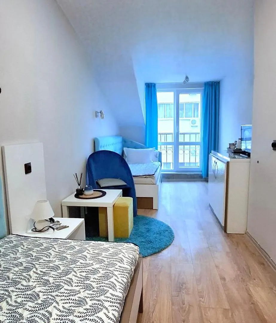 White Rose Guest Rooms Бургас Отель