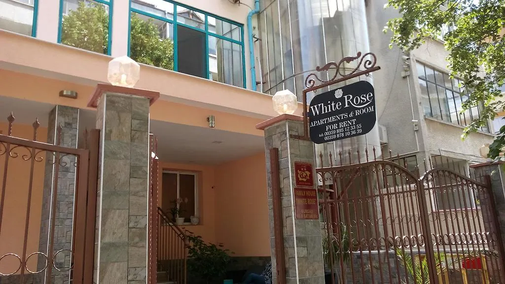White Rose Guest Rooms Бургас 2*,